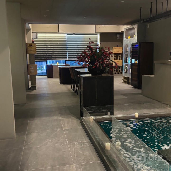 신천 먹자골목(잠실새내역) 신축건물 3층 전체 통유리 상가 임대 매물의 3번째 사진