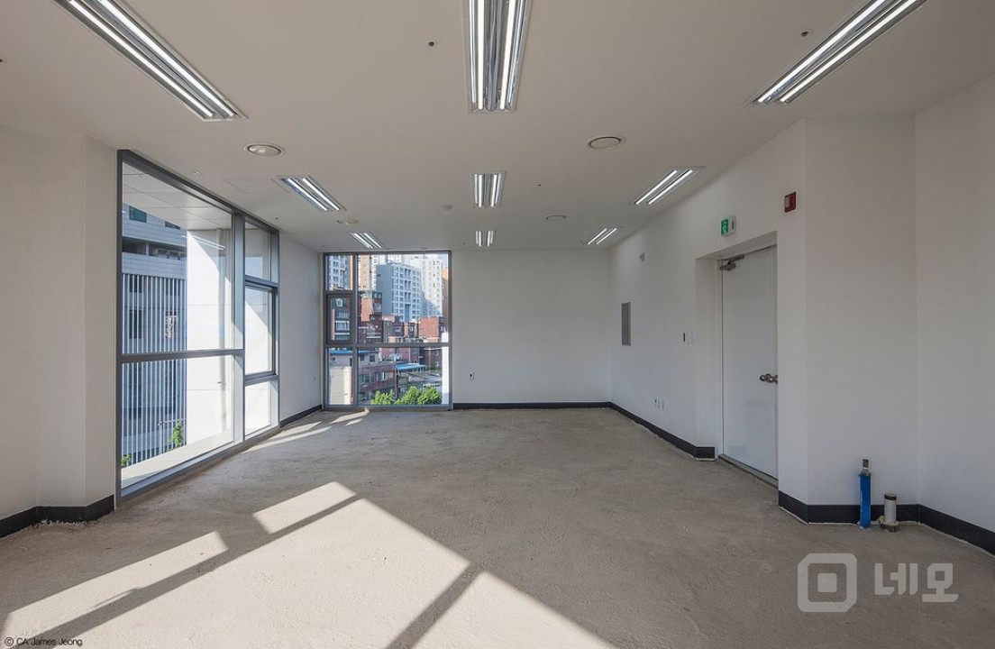 이대역 역세권, 대로변 신축건물 1층 임대 매물의 1번째 사진