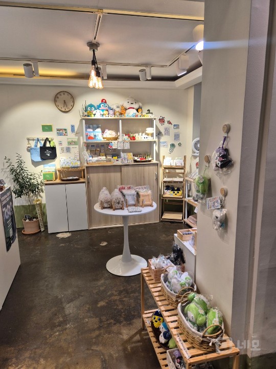 홍대 골목길 소품샵 판매합니다. 매물의 1번째 사진