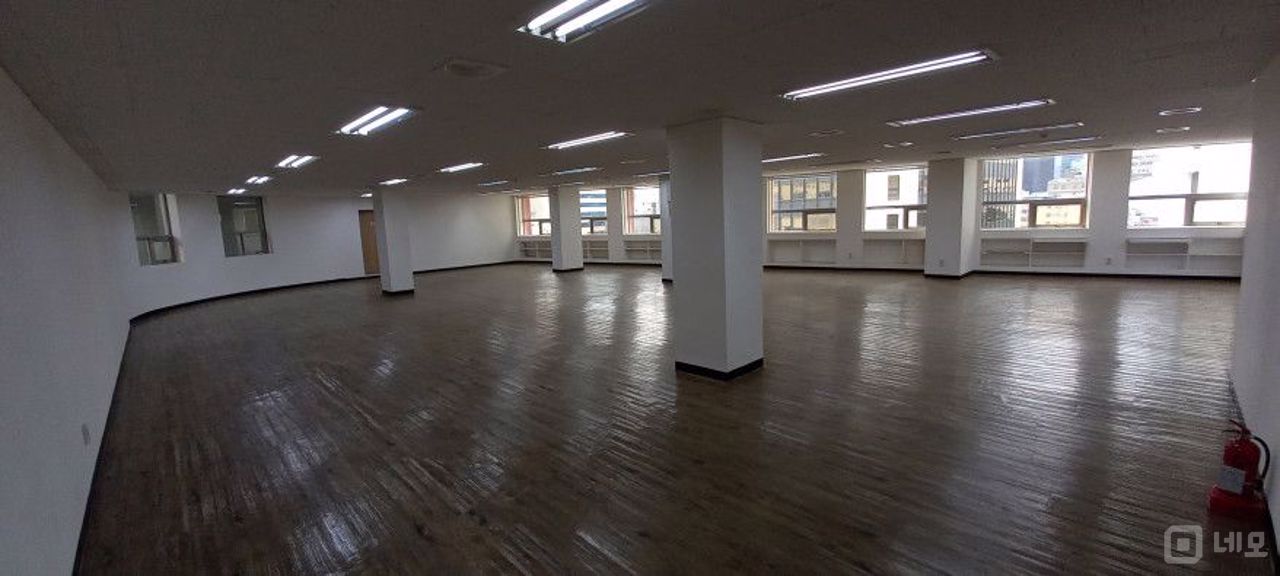 1호선 종각역 도보 5분 이내 위치 대로변 깔끔하고 쾌적한 사무실 매물의 5번째 사진