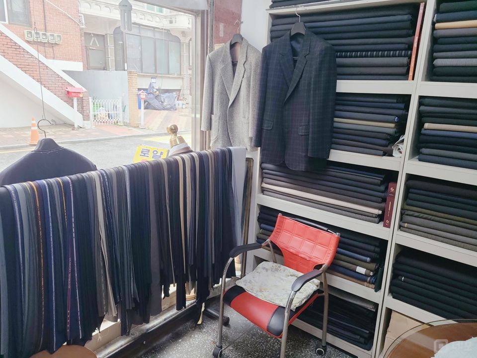 개봉동 복합상권에 위치한 의류판매점 매물의 5번째 사진