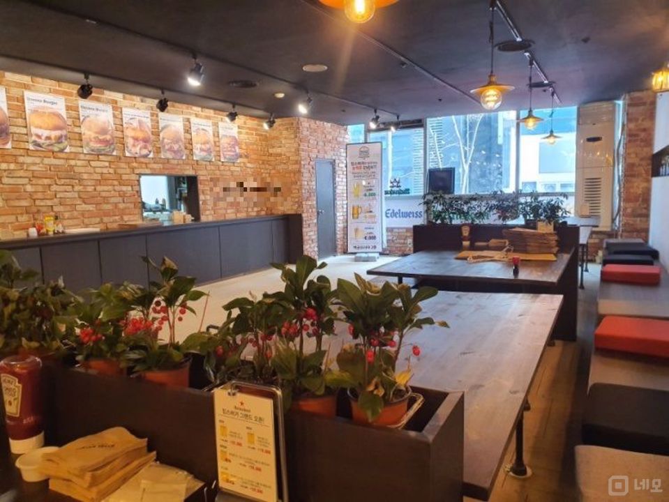정자역 역세권에 위치한 점포 매물의 3번째 사진