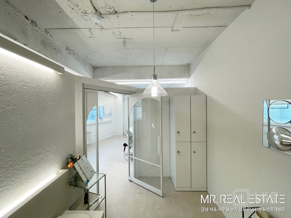 세로수길메인.중심코너.유동인구多.ACE.현뷰티샵 매물의 1번째 사진