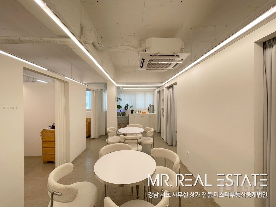 강남구청역도보1분.메이크업샵.발렛가능 매물의 1번째 사진