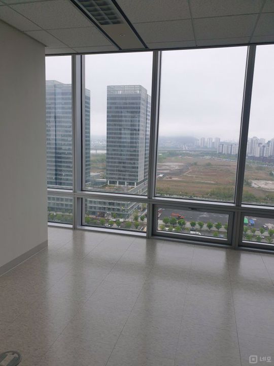 국제업무지구역 초역세권, 즉시입주 가능한 사무실 임대 매물의 3번째 사진