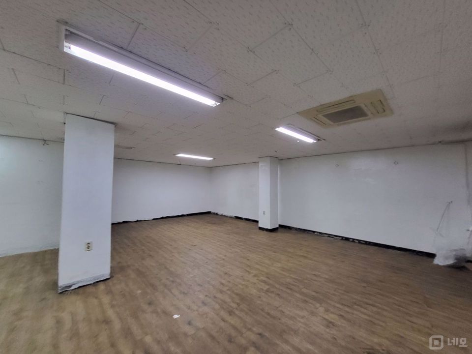 버스정류장 도보 3분 이내 즉시 입주 가능한 사무실 매물의 6번째 사진