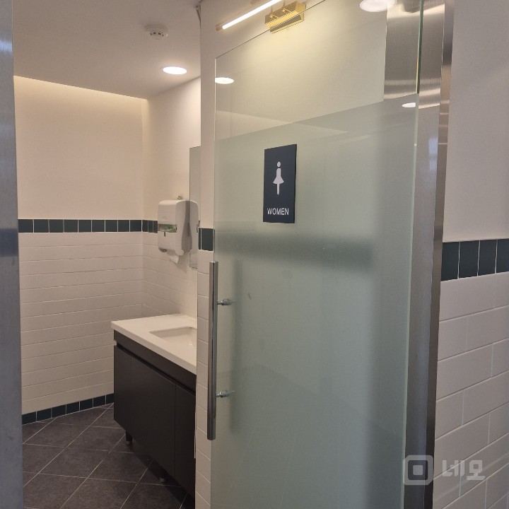 💕삼성동 I 쾌적한 화이트톤 인테리어 I 빠른 계약 예상되는 사무실 매물의 10번째 사진