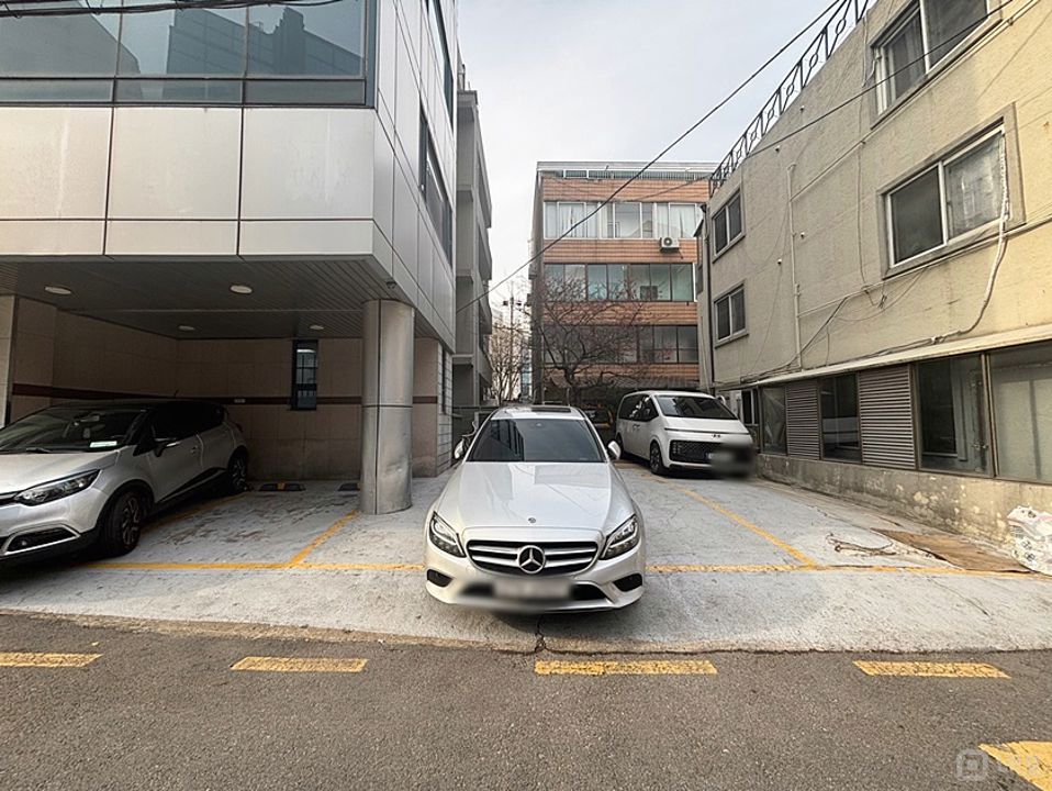 대로변 코너 사무실, 노출천장, 레일조명, 주차무료1대, 인테리어 굳 매물의 4번째 사진