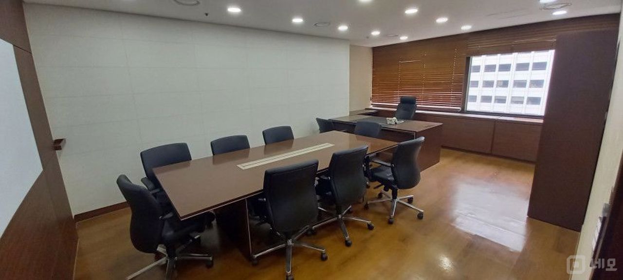 종각역 도보 3분 거리, 쾌적한 사무실입니다. 매물의 4번째 사진
