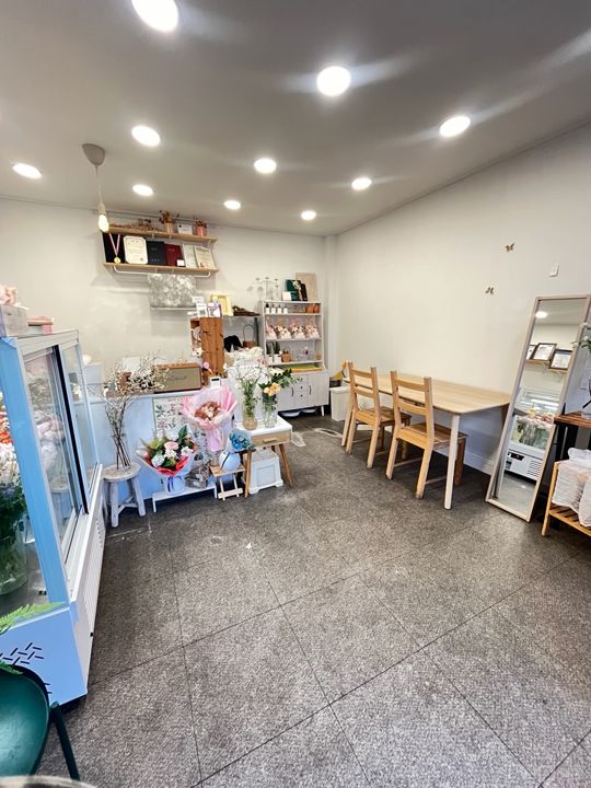홍제동 대로변에 위치한 꽃집 매물의 2번째 사진