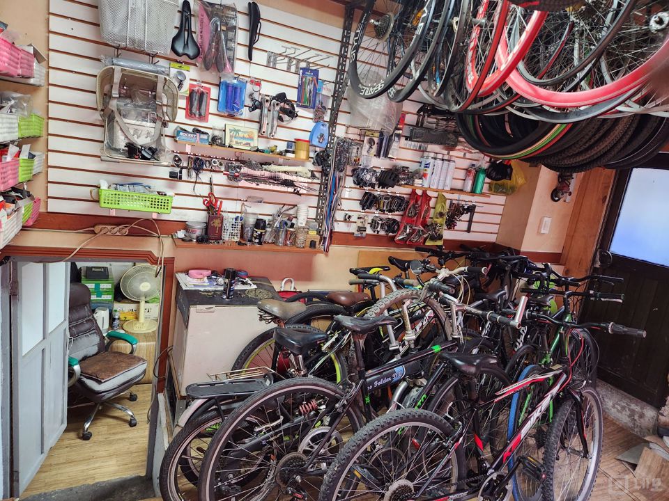 임대료 저렴한 방학천 상권에 위치한 1층 자전거판매점 매물의 1번째 사진