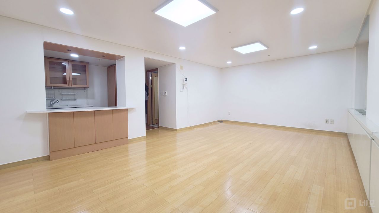 대로변 가까운 10평 인기 사무실 매물의 5번째 사진