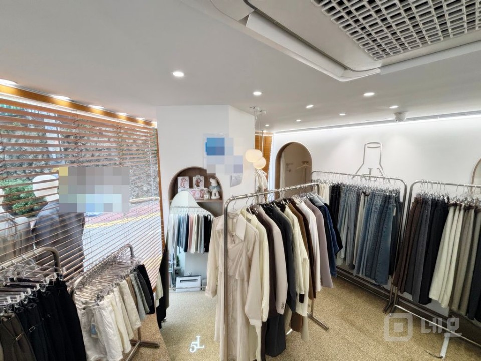 버스킹거리 의류거리 중심 삼거리 코너위치 유동인구 보장된 1층 상가 매물의 5번째 사진