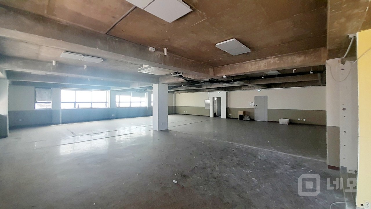 🏢 성산동 4층 단독 사무실 임대! 넓은 393.1㎡ 공간 확보 매물의 5번째 사진