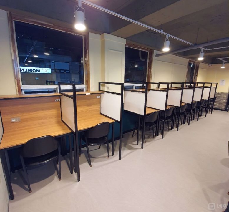 유동 인구 많은,  노량진동 먹자골목 3층 스터디카페 매물의 4번째 사진