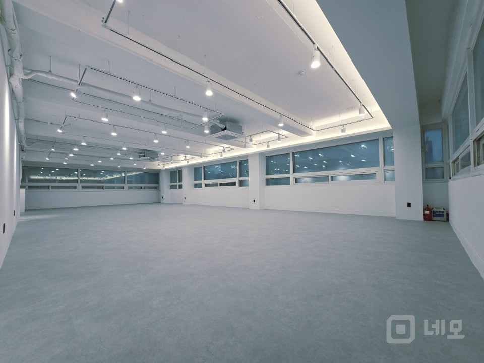 甲 of 甲 인테리어, 공간 활용도 특급, 창고 별도 有, 기둥x 매물의 3번째 사진