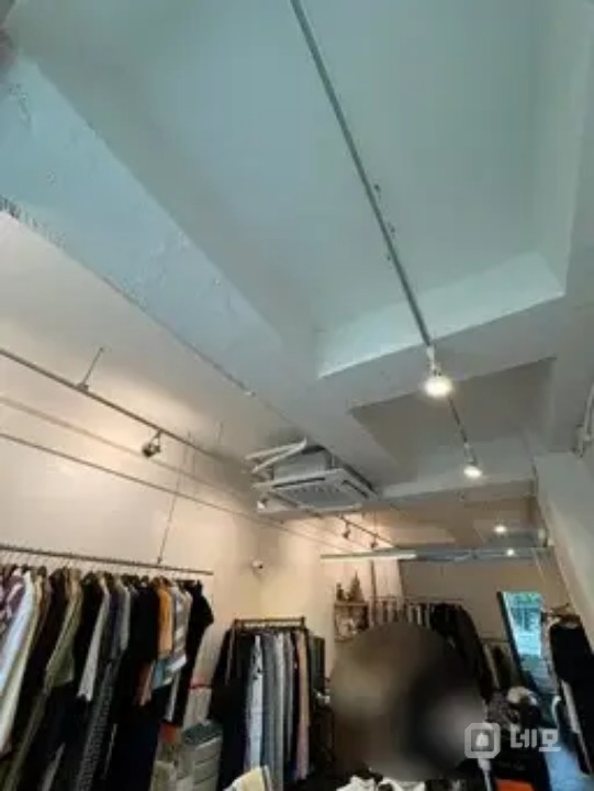 동편 마을 도로변 메인상권 가게 내놓습니다. 매물의 2번째 사진
