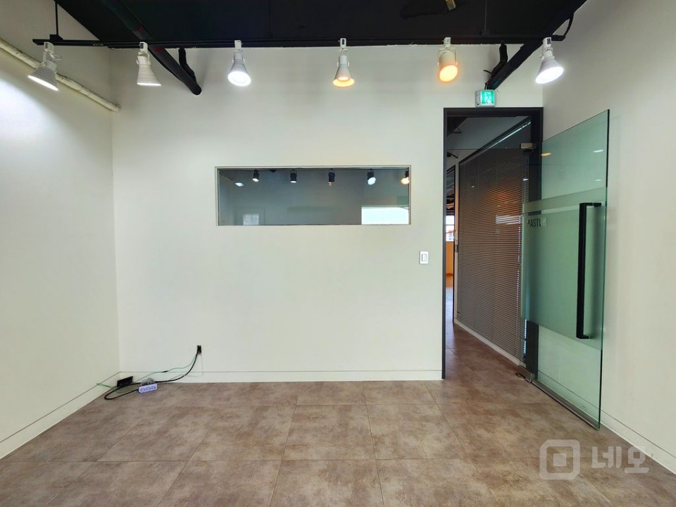 브랜드·스튜디오·교육시설 모두 어울리는 망원 핵심 입지 매물의 14번째 사진