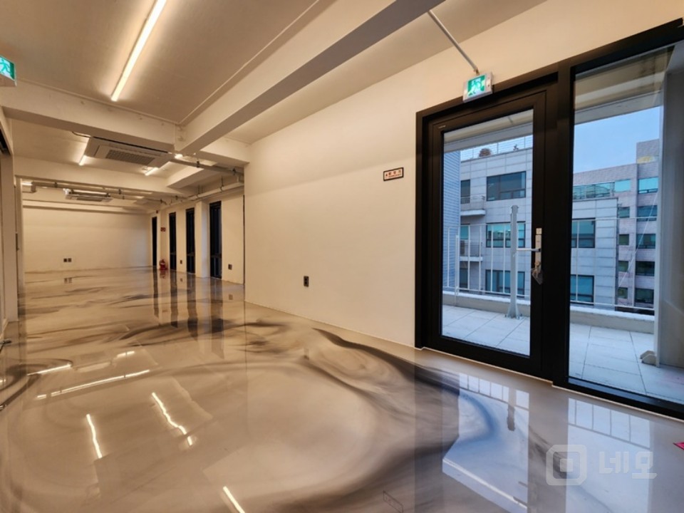 심플한사무실, 매봉역 2분거리 위치 매물의 1번째 사진