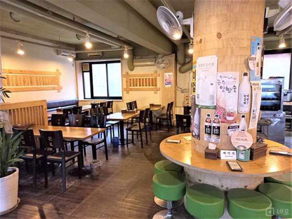 신사동 대로변 코너자리에 위치한 민속주점 매물의 5번째 사진