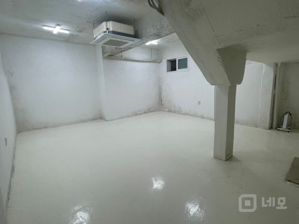 RICH 무권리 .신촌역7분 .명물길메인 .가성비.다양한업종추천 .지층 매물의 4번째 사진