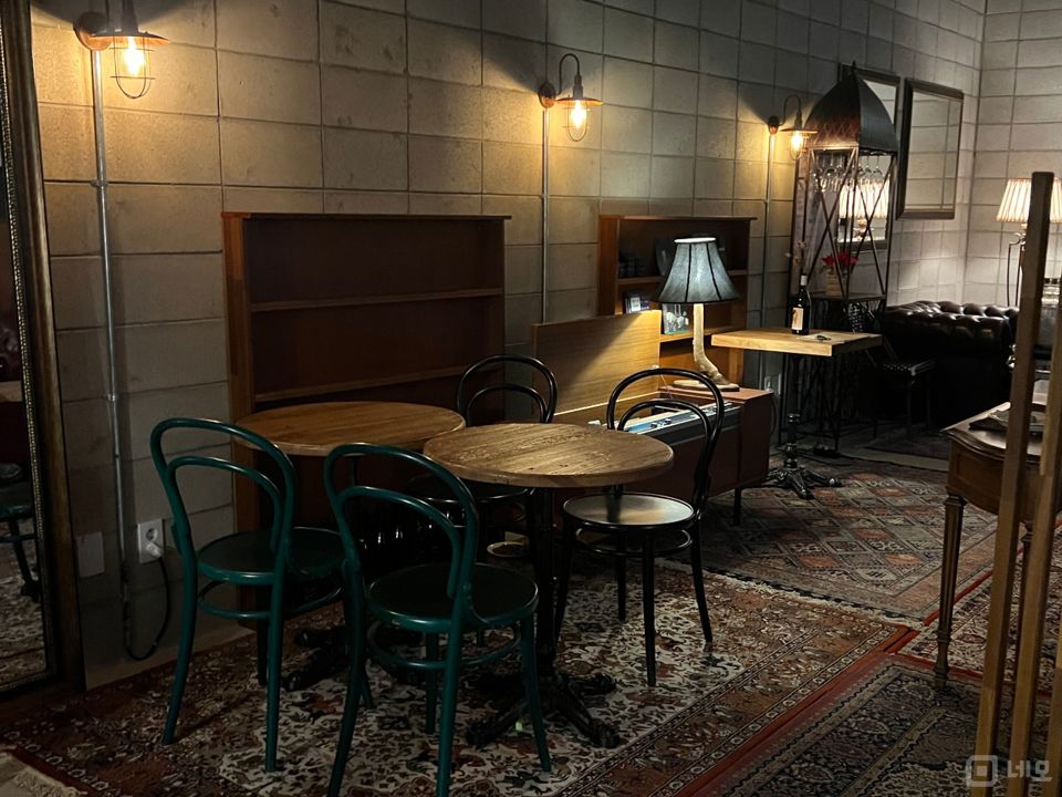 연남동 홍대입구역 역세권, 고급스러운 인테리어, 매출 좋은 바 매물의 3번째 사진