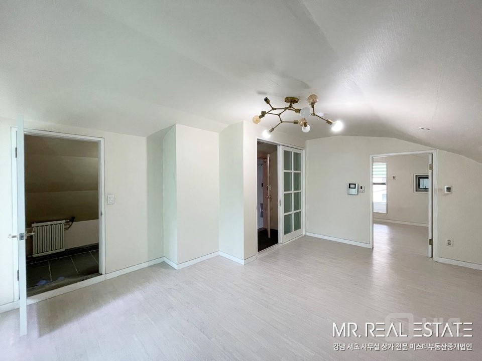 사진有.역삼초 인근 화이트톤 깔끔한 가성비사무실 매물의 1번째 사진