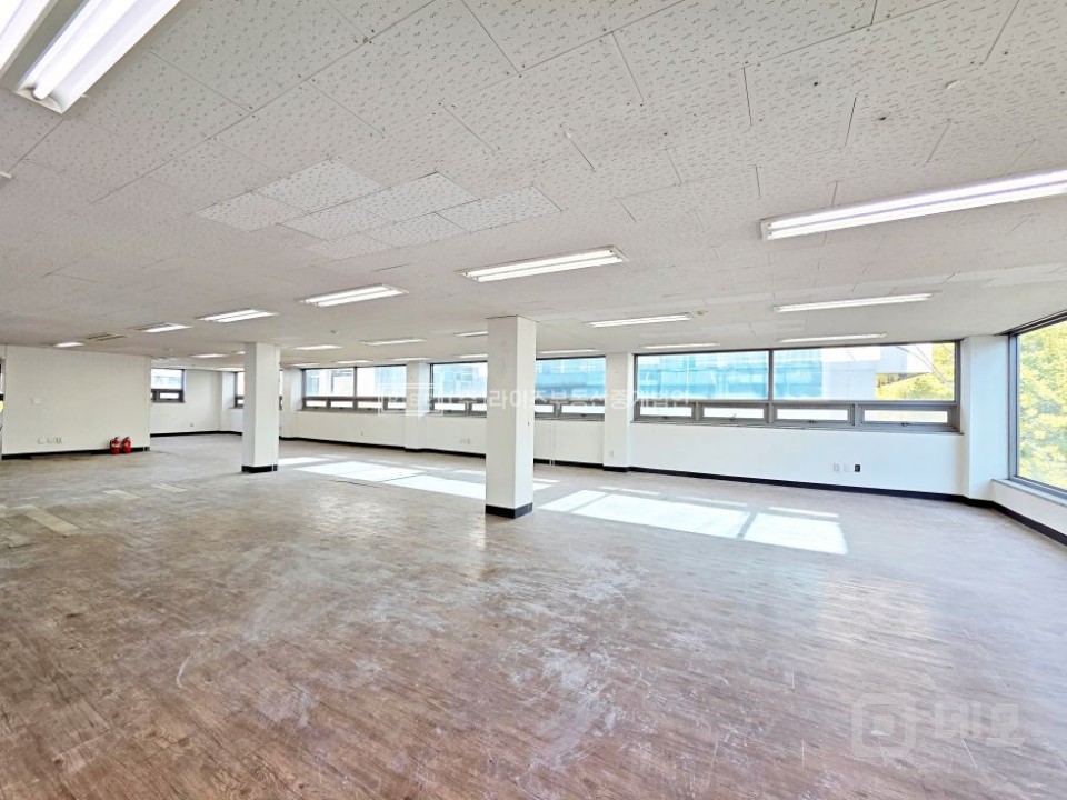 RISE 가성비 61p 인테리어완비 반듯한구조 주차편리 매물의 17번째 사진