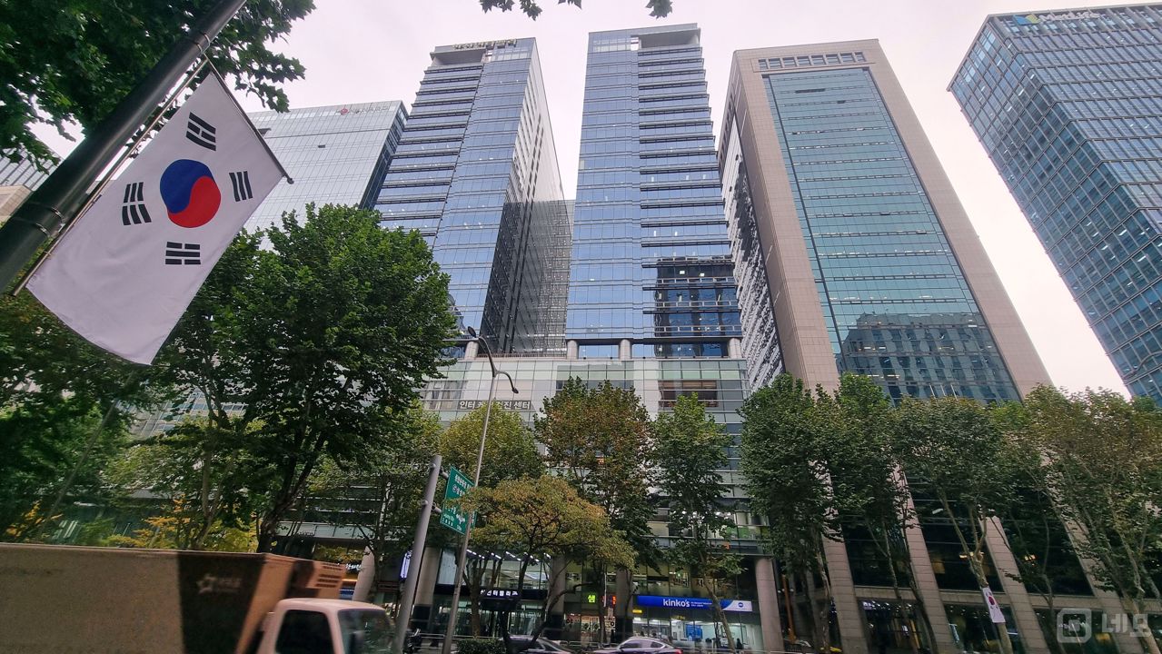 대로변에 위치한 최고급 랜드마크 강력추천 초대형 사무실 매물의 1번째 사진