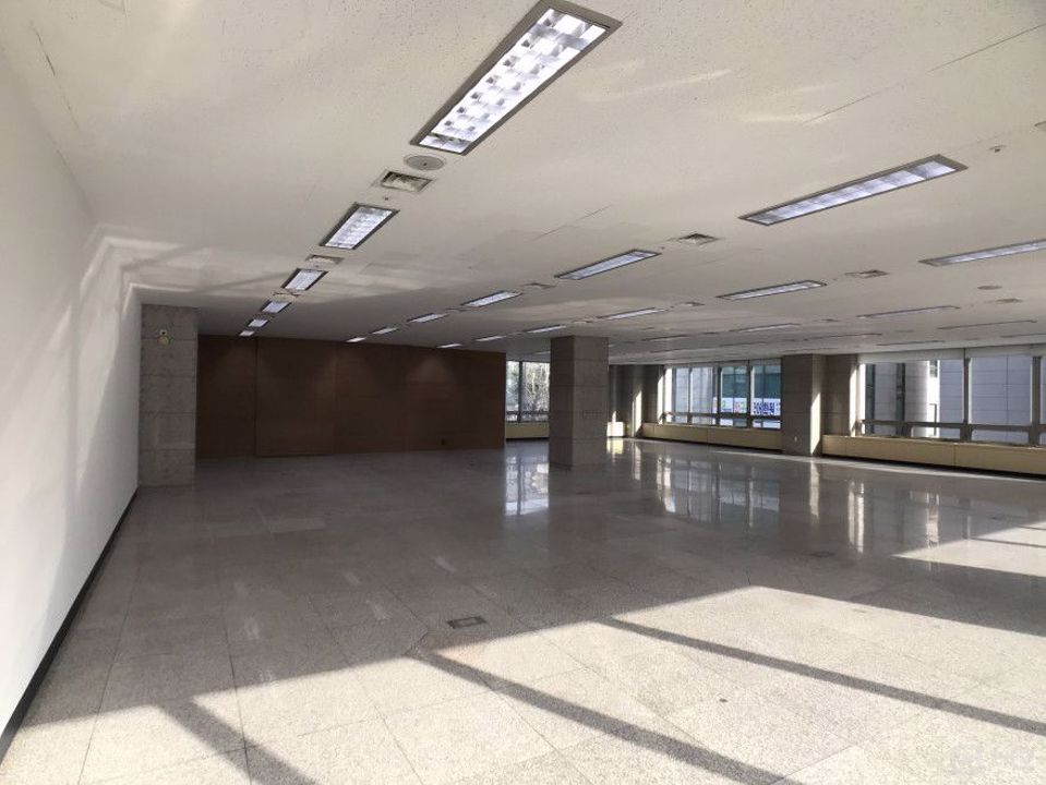 3호선 압구정역 도보 4분 이내 위치 대로변 인프라 우수한 사무실 매물의 2번째 사진