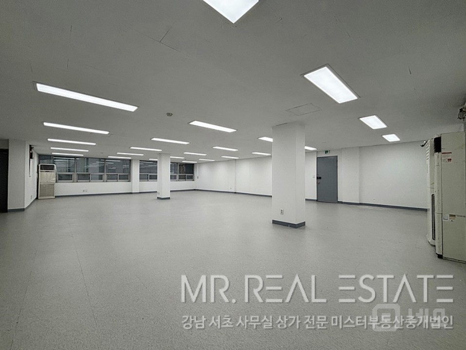 신사역도보4분.주차편리.화이트톤깔끔가성비ACE사무실 매물의 1번째 사진