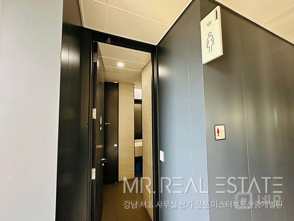 실사진 서초역1분 S급외부내부 자주식주차12대 랜드마크건물 매물의 15번째 사진
