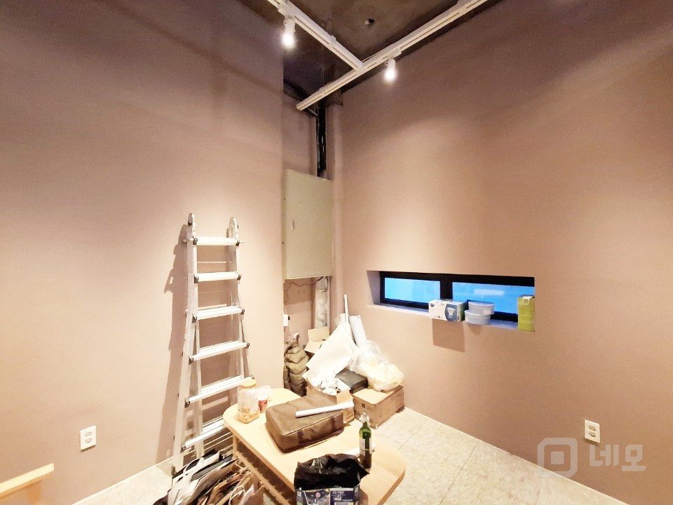 [홍대입구역 인근] 1층 대형 상가 — 갤러리·브랜드숍 최적 입지! 매물의 12번째 사진