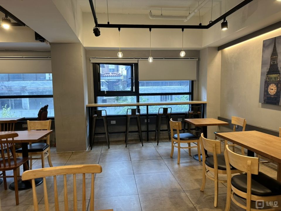 봉천동 낙성대역 역세권, 건물 내외부 깨끗하게 잘 관리되어 있는 카페 매물의 2번째 사진