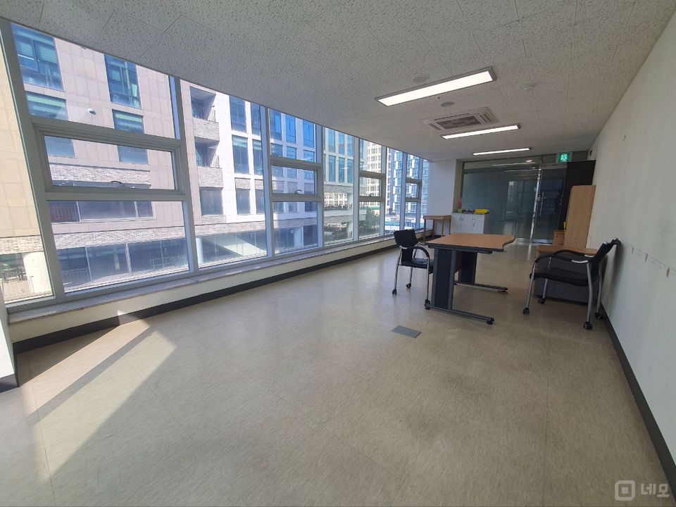 마곡발산역세권 확트인 양창코너 밝은 전용11평  사무실 매물의 3번째 사진