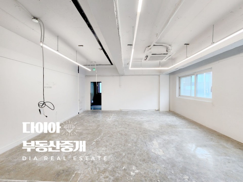 DIA 내부 밝은 상가와 사무실 모두 가능합니다 업종 문의주세요 매물의 1번째 사진