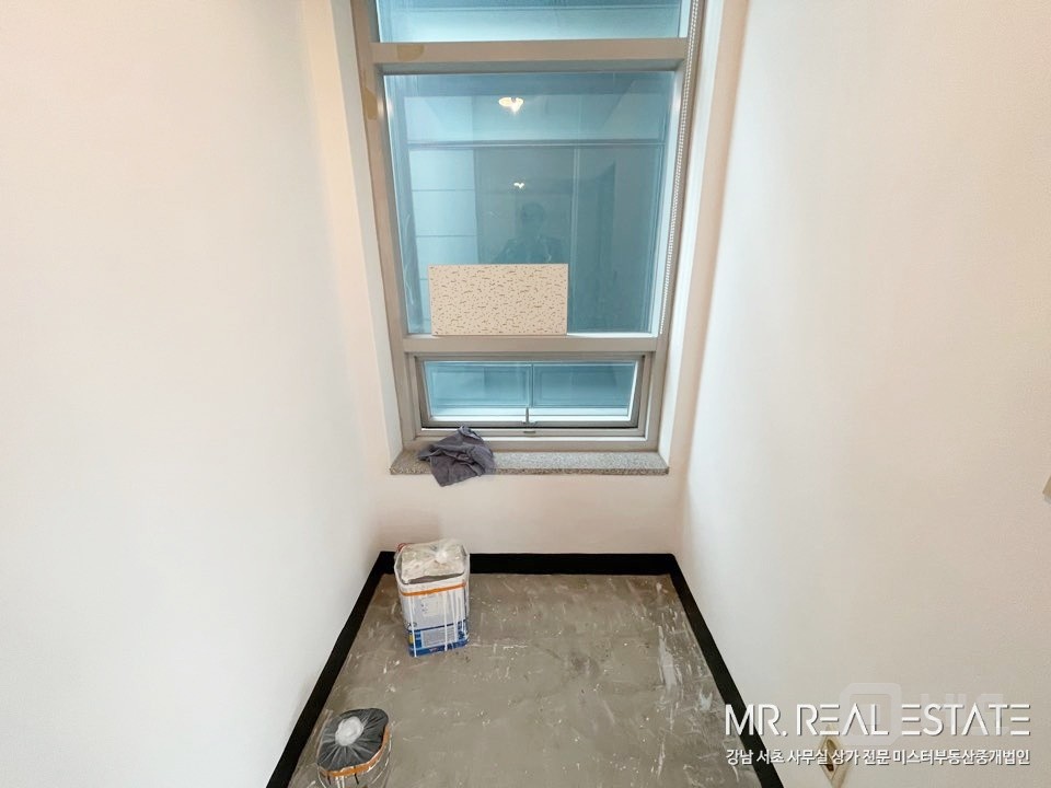 사진有 언주역 2분 채광 우수. 밝은 분위기의 사무실. 매물의 10번째 사진