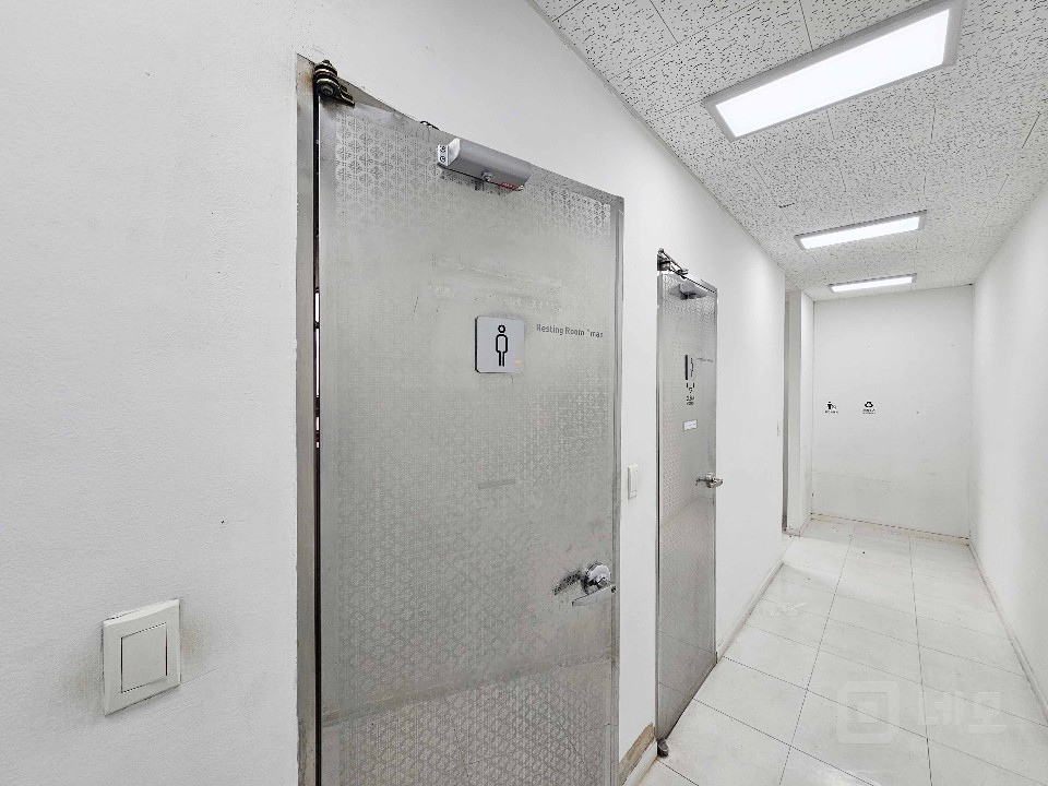 I세븐I 홍대·합정 오피스라인 인테리어 완비 80평대 사무실 임대 매물의 14번째 사진