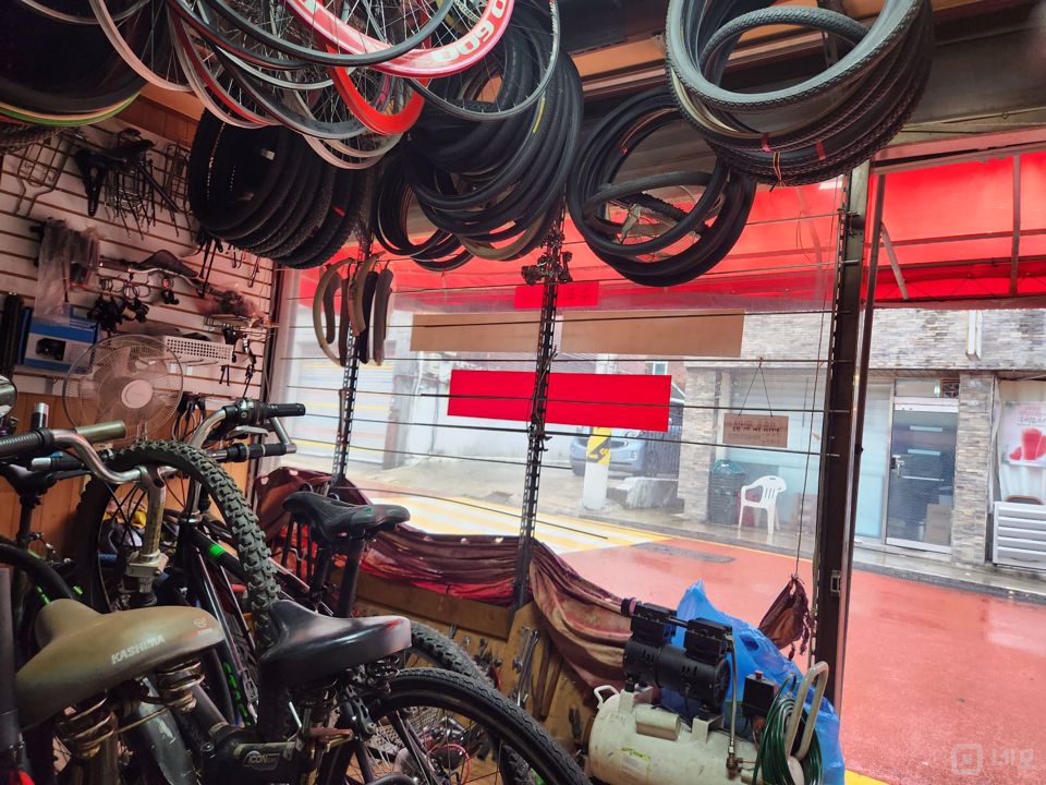 임대료 저렴한 방학천 상권에 위치한 1층 자전거판매점 매물의 5번째 사진