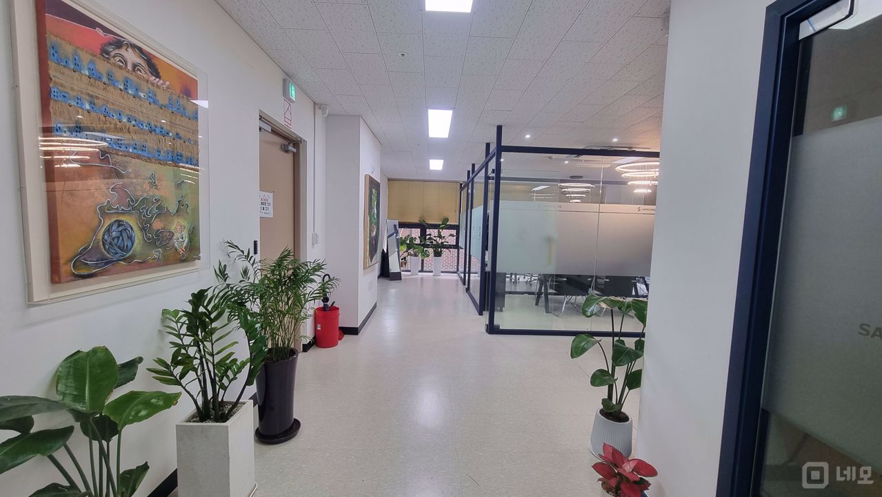 양재역 역세권에 위치한 채광 우수한 사무실 매물의 2번째 사진