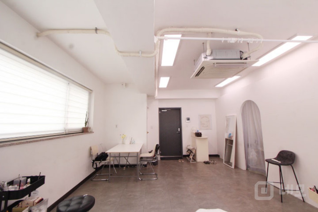 ● 채광좋고 건물 내외부 깔끔한 역세권사무실 !!! 매물의 3번째 사진