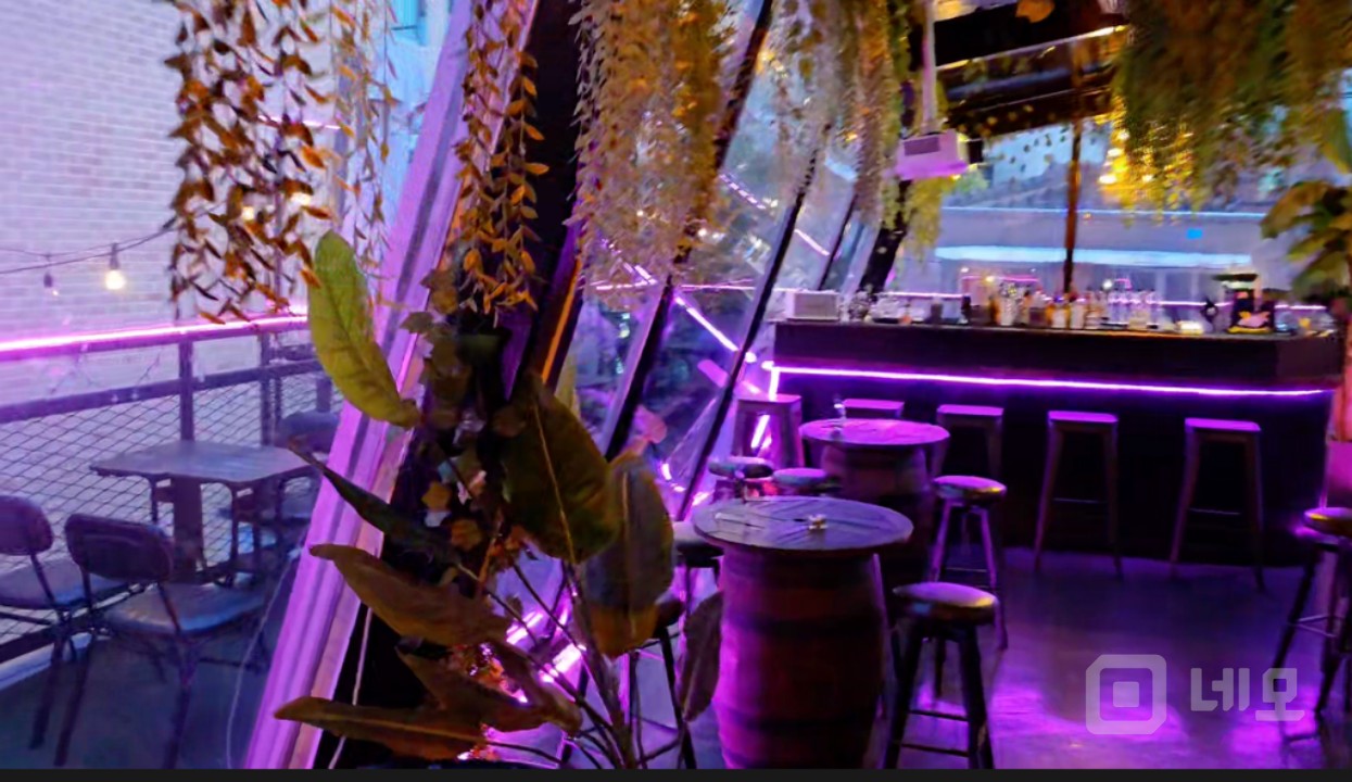 루프탑 감성 칵테일펍/카페/ 연남동 홍대역 도보 1분/인테리어 완비 매물의 5번째 사진