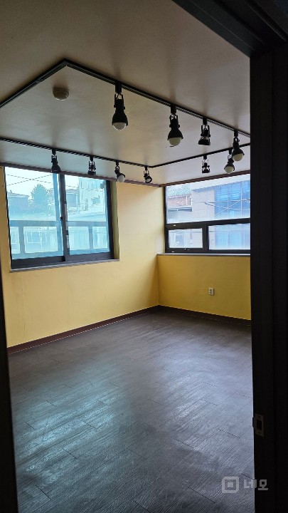 지하철역 5분이내, 넓은 공간과 편한주차 임차건물 매물의 1번째 사진