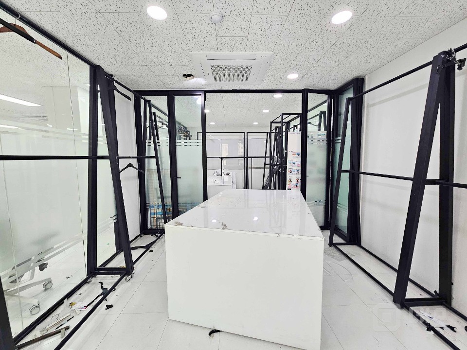 I세븐I 홍대·합정 오피스라인 인테리어 완비 80평대 사무실 임대 매물의 7번째 사진