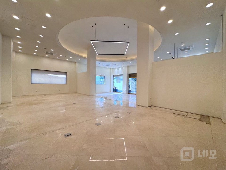 강남구청역 인근에 위치한 가시성,접근성 좋은 무권리! 1층 상가! 매물의 7번째 사진