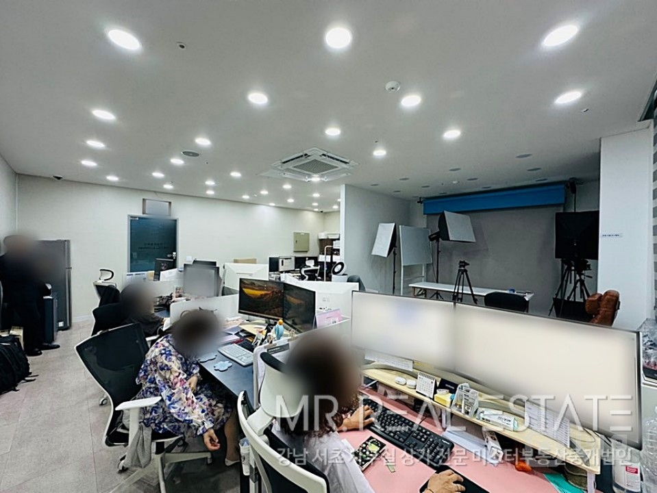 더블역세권.대로변 빌딩.인테리어ACE.자주식 주차.가성비甲 매물의 3번째 사진