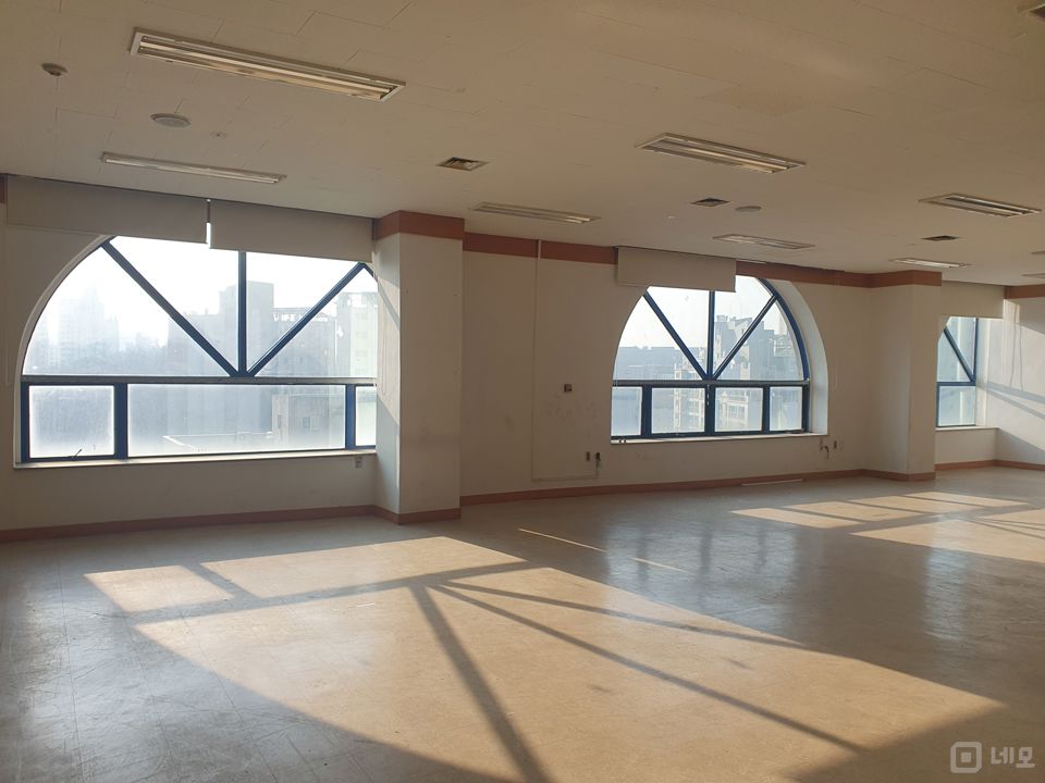 휘경동 대로변 위치, 접근성 우수, 깔끔한 사무실 매물의 1번째 사진