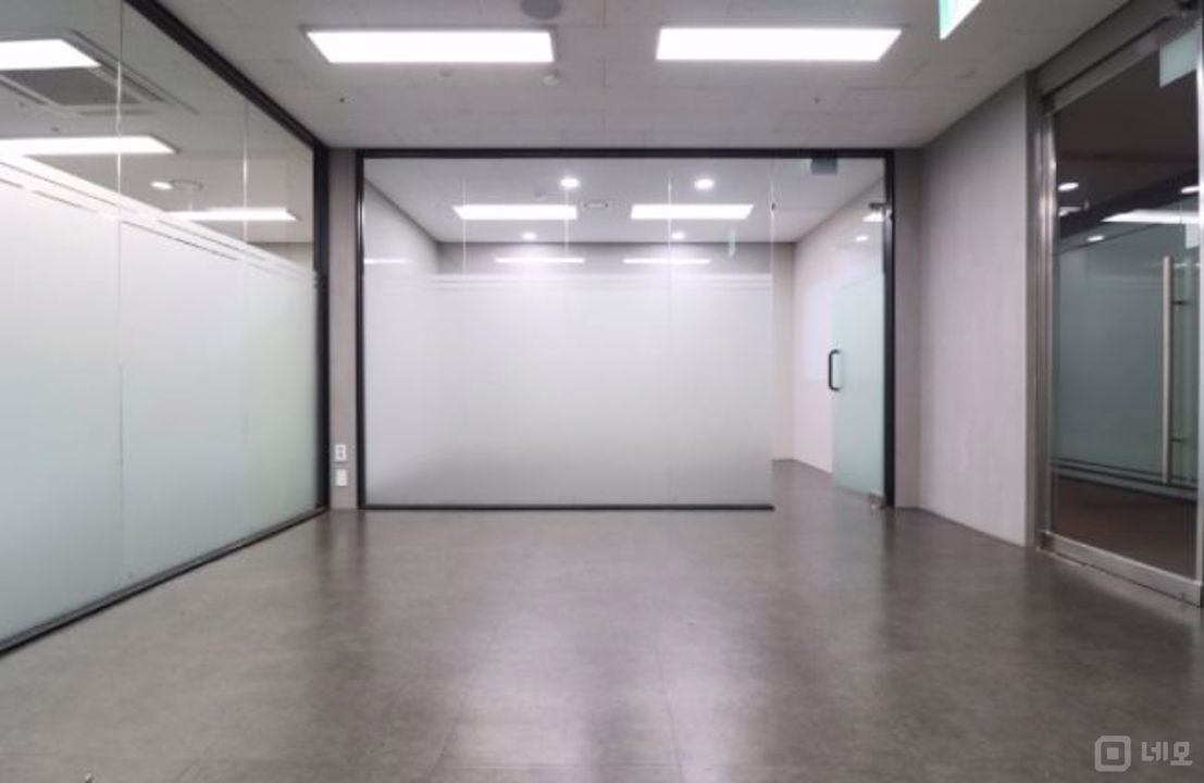 쾌적한 룸인테리어 깔끔한 중형 인테리어 사무실 매물의 8번째 사진