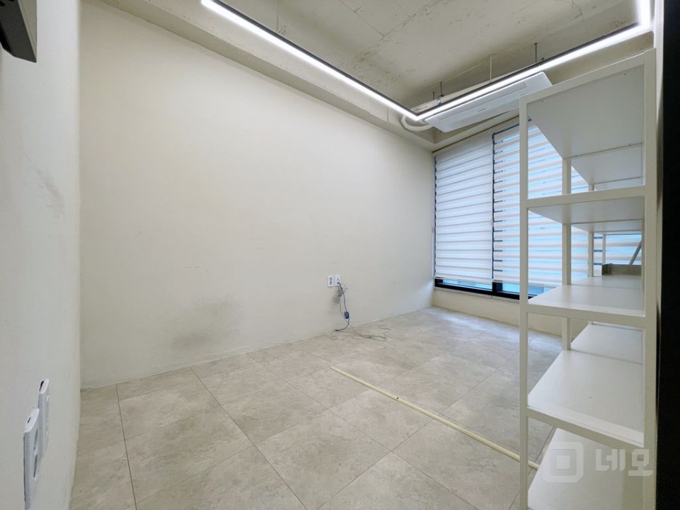 언주역 인근 초역세권 룸3개 및 발코니있는 사무실  매물의 5번째 사진