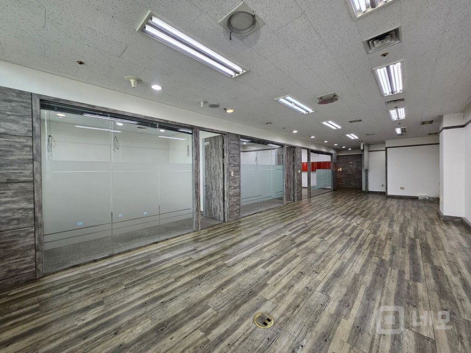 가산초역세권 전용38평 룸3개 탕비 즉시입주가능 매물의 3번째 사진